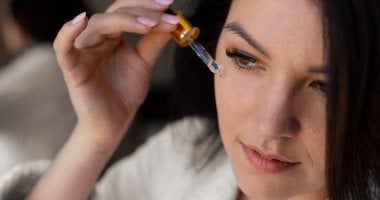 7 عادات بسيطة لو عمتليها قبل ما تنامي هتصحي ببشرة نضرة كل يوم 