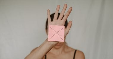 عايز تبقى ذوق؟.. 8 أسئلة وتصرفات بلاش تعملها حتى لو نيتك طيبة