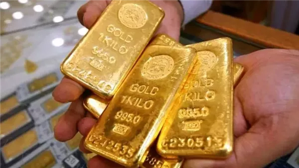 الذهب يرتفع مع تراجع الدولار وترقب بيانات الوظائف الأمريكية