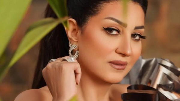 بعد فصله من عمله بسبب أزمة الصلاة.. وفاء عامر تكشف عن مفاجأة سارة لمدير المطعم