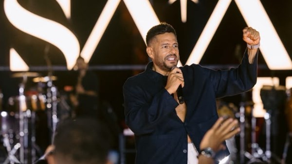 حماقي يشعل «سعادة ساحل» في رأس الحكمة.. وبوسي مفاجأة الحفل